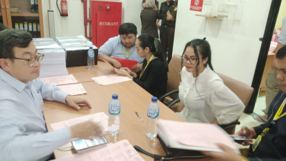 Bikin Melotot, Ini Penampakan Bintang Porno Siskaeee Saat Dilimpahkan ke Kejati DKI Jakarta