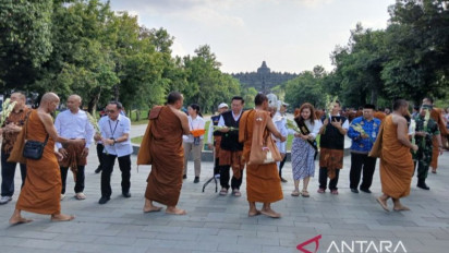 Biksu Saat Thudong Singgah di Masjid Bengkal, Pj Bupati Berikan Klarifikasi: Hanya Istirahat di Serambi Masjid!