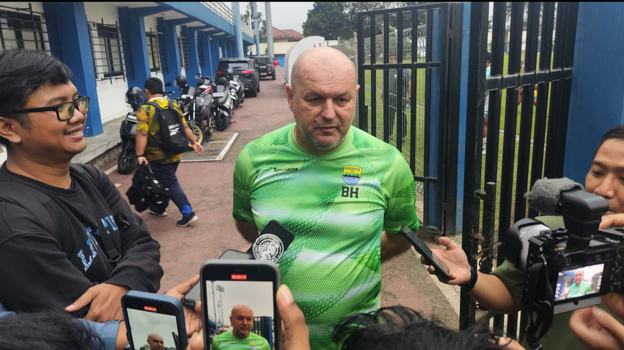 Titel Pelatih Spesialis Final Melekat pada Bojan Hodak,  Bawa Persib dari Papan Bawah Sampai Selangkah Lagi Jadi Juara Liga 1
            - galeri foto