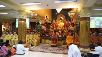 Semarak Hari Raya Waisak, Ribuan Umat Buddha Padati Wihara Ekayana Arama