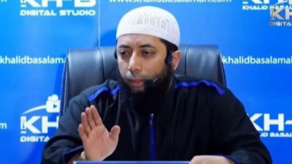 Makmum Baca Al Fatihah di Belakang Imam atau Tidak saat Shalat Berjamaah? Ustaz Khalid Basalamah Beri Penjelasan, Ternyata yang Benar...