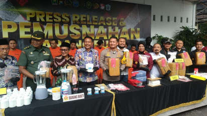 Polresta Malang Kota Bersama Forkopimda Musnahkan Sabu Seberat 1,5 Kg dan Ganja Kering 44,13 Kg