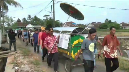 Suasana Duka di Rumah Korban Kecelakaan Bus Study Tour SMP PGRI 1 Wonosari Malang