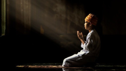 Jangan Bengong! Ini Amalan Habis Salat Wajib dan Jumat Dapat Perlindungan Allah SWT dan Rezeki yang Berlimpah