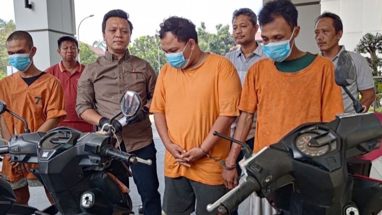 Polisi Ringkus Residivis Curanmor di Tangerang
            - galeri foto