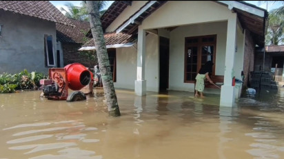 Tanggul Sungai Jebol, Puluhan Rumah Warga di Kabupaten Semarang Terendam Banjir