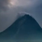 Dalam 12 Jam, Gunung Merapi Luncurkan 8 Kali Guguran Lava Jarak Luncur Maksimal 1,7 Kilometer