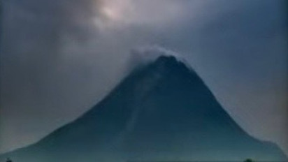 Dalam 12 Jam, Gunung Merapi Luncurkan 8 Kali Guguran Lava Jarak Luncur Maksimal 1,7 Kilometer