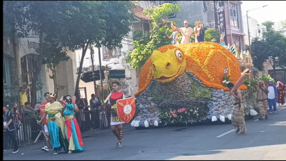 Semarak Parade Surabaya Vaganza Sejajar Festival Parade Nasional