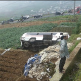 Mengerikan, Detik-detik Minibus Rombongan Travel Trip Terjun Bebas ke Jurang di Jalur Wisata Dieng