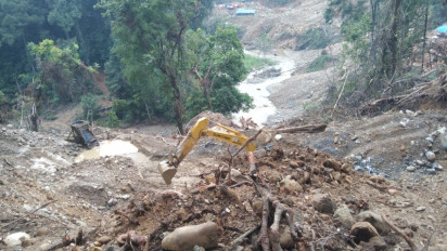 Akibat Tambang Emas Ilegal di Kabupaten Solok, Warga Protes Air Sungai Berlumpur