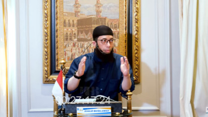 Membunyikan Sendi Jari Tangan saat Shalat Memangnya Boleh? Ustaz Khalid Basalamah Tegaskan Hukumnya...