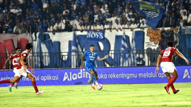 5 Fakta dan Data Kemenangan Persib Bandung Atas Madura United, Laga Kandang Pamungkas Hingga Gol Indah Duo Brasil