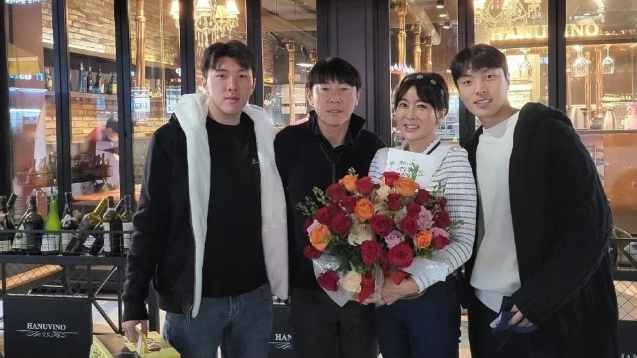 Reporter dan Atlet Bisa Menikah, Istri Shin Tae-yong Bagikan Momen Romantis Selama Berkunjung ke Indonesia
            - galeri foto