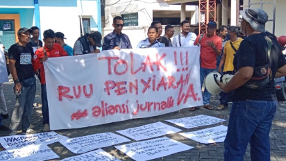 Tolak RUU Penyiaran, Jurnalis Lamongan Gelar Aksi Turun Jalan