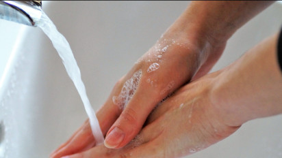 Hand Hygiene: Pertahanan Utama dalam Perawatan Neonatus di NICU