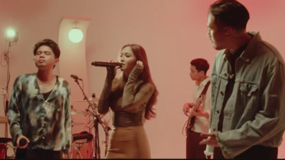 Lirik Lagu Juicy Luicy & Adrian Khalif - Sialan, Susah Move On karena Dunia Begitu Sempit