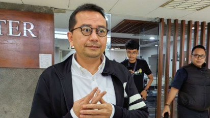 DPR Acungi Jempol soal Keputusan Nadiem yang Batalkan Kenaikan UKT