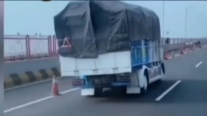 Sebuah Truk Melaju Ugal-ugalan di Tol Jembatan Suramadu Viral di Medsos, Ini Kata Polisi
