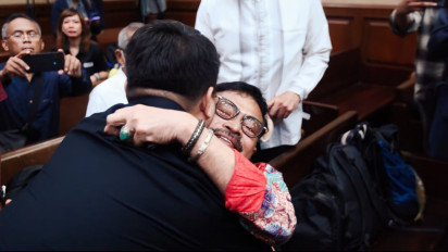 Momen Istri Hingga Cucu SYL Cium Tangan dan Cipika Cipiki Sebelum Dimulainya Sidang