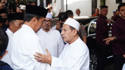 Ikut Salat Jenazah Syarifah Salma, Jokowi dan Jajaran Menteri Jadi Makmum Habib Luthfi