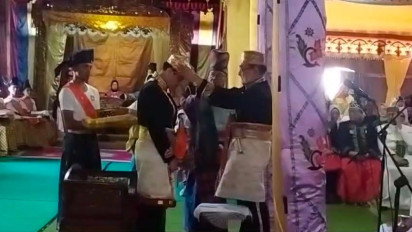 Raihan Omar Hasani Daeng Mas Madinah Resmi Dilantik Sebagai Datu Rajamuda Kesultanan Sumbawa