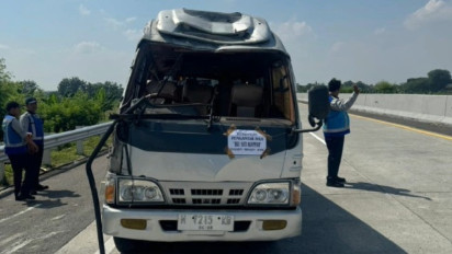 Mobil Rombongan Pengantar Haji dari Demak Terguling di Tol Semarang-Solo