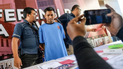 Juru Bahasa Isyarat Diduga Palsu saat Konpers Pegi Alias Perong di Kasus Vina Cirebon Berlangsung, Viral di X