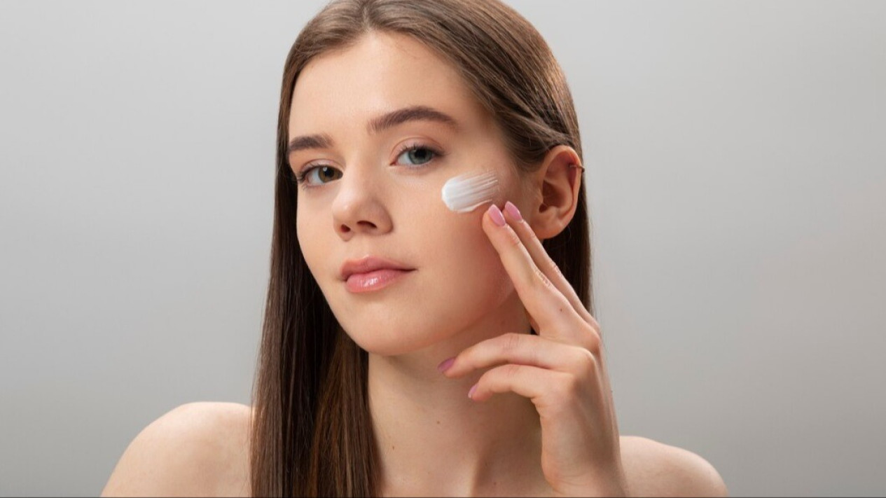 Memang Benar Pemilik Kulit Berminyak Tidak Perlu Moisturizer? Simak Tips Pakai Moisturizer agar Nyaman Seharian
            - galeri foto