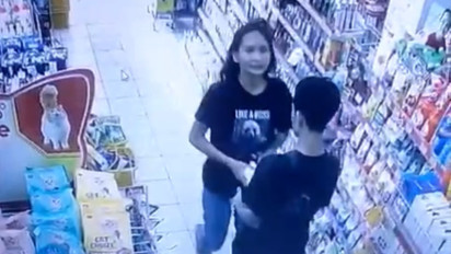 Terekam CCTV! Sepasang Pria dan Wanita Nekat Beraksi Tak Terpuji di Minimarket Bekasi