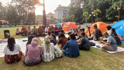Aksi Kemah Mahasiswa di Balairung UGM Protes UKT dan IPI, Begini Kebijakan Rektorat