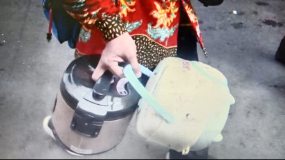 Bawa Magicom dan Water Heater, Koper Jemaah Calon Haji Dibongkar Petugas