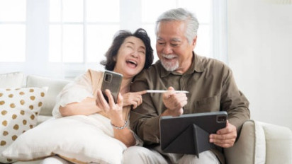 Hindari Masalah Kulit Di Usia Senja, Jangan Lewatkan 3 Perawatan Dasar Melembabkan Kulit untuk Lansia