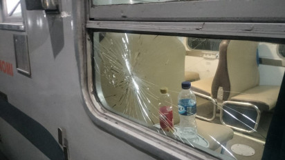 Daop 8 Surabaya Sesalkan Pelemparan dan Vandalisme KA Pasundan, 7 Sarana Kereta Rusak