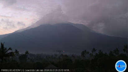 Wapada! Gunung Lewotobi Laki-Laki Erupsi 3 Kali pada Sabtu Pagi Ini