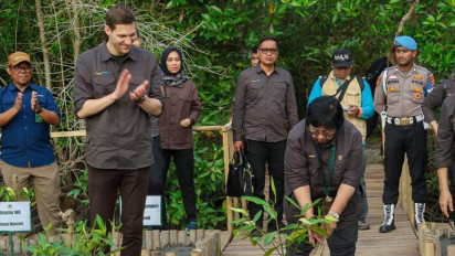 Menteri LH dan Iklim Norway bersama Menteri Keuangan dan Menteri LHK RI Pelajari Kerja Lapangan Aksi Iklim