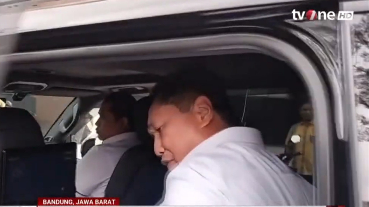 Petinggi Mabes Polri Turun Gunung Temui Dirkrimum Polda Jabar di Tengah Carut-marut Kasus Vina, Brigjen Djuhandhani Bungkam soal Pemeriksaan Ayah Eky
            - galeri foto