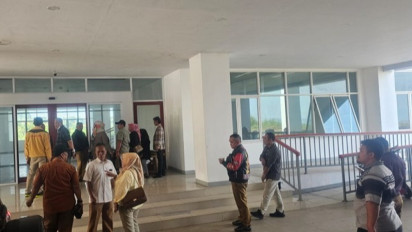 Viral Dua Pejabat Kesurupan saat Kunjungan di Gedung Baru DPRD Bandung Barat yang Mangkrak Bak Rumah Hantu