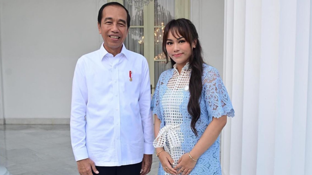 Wacana Zulhas Ingin Duetkan Zita Anjani Putrinya dan Kaesang, PSI: Mas Kaesang Belum Tentu Mau
            - galeri foto