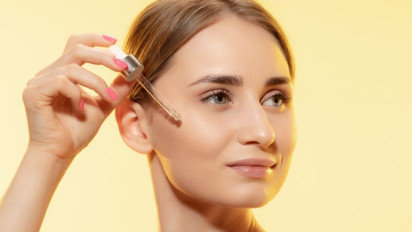 4 Serum Vitamin C Bikin Kulit Kusam Auto Cerah dan Samarkan Bekas Jerawat!