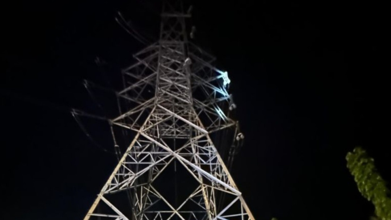 PLN Pulihkan Listrik di Lampung Usai Gangguan Transmisi
            - galeri foto