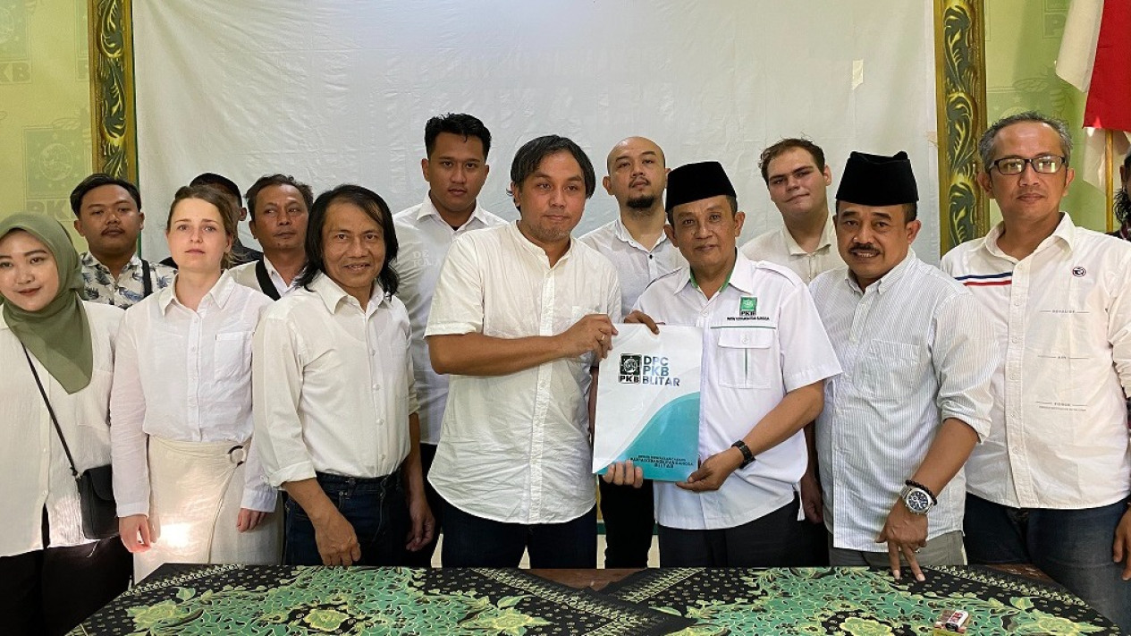 Daftar Maju Pilkada lewat PKB, Anak Mantan Bupati Blitar Siap Dampingi Petahana
            - galeri foto