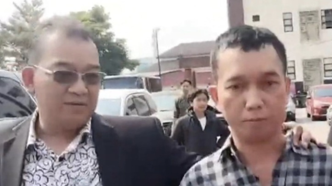 Sama Seperti Pegi yang Punya Nama Samaran Robi, Ayah Pegi Juga Punya Dua Nama, Disebut Rudi di Cirebon dan Saprudin di Bandung
            - galeri foto