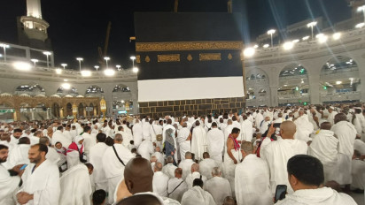Nikmatnya Salat Subuh Berjamaah di Pelataran Ka'bah