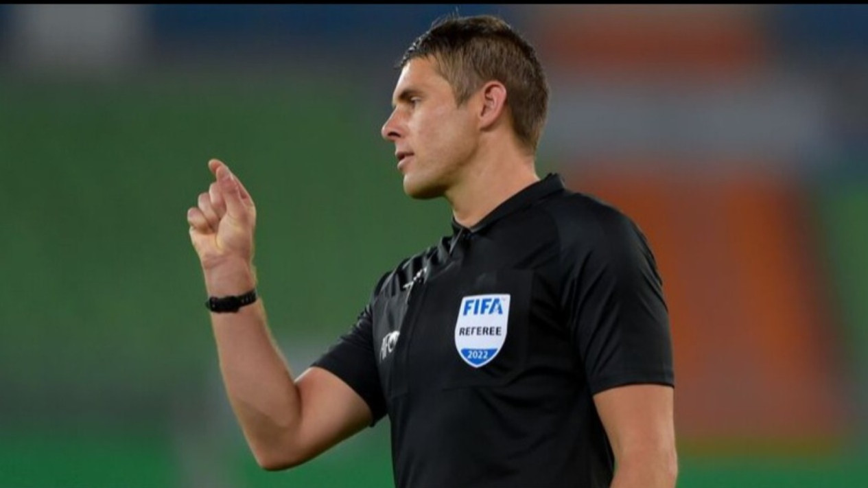 Wasit Kesayangan Netizen Indonesia Pimpin Pertandingan Timnas Indonesia Vs Irak
            - galeri foto