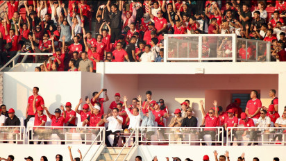 Reaksi Suporter Timnas Indonesia di GBK setelah melihat Ernando Ari Blunder 2 Kali, Kiper Persebaya Itu Akhirnya…
