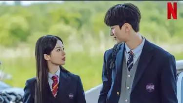 Roh Jeong Eui dan Lee Chae Min dalam drama Korea Hierarchy