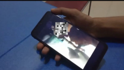 Viral di Media Sosial Seorang Ibu di Gowa Diduga Aniaya Hingga Ancam Bayinya Dengan Pisau