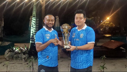 Yan Mandenas Resmi Jadi Presiden Klub PSBS Biak