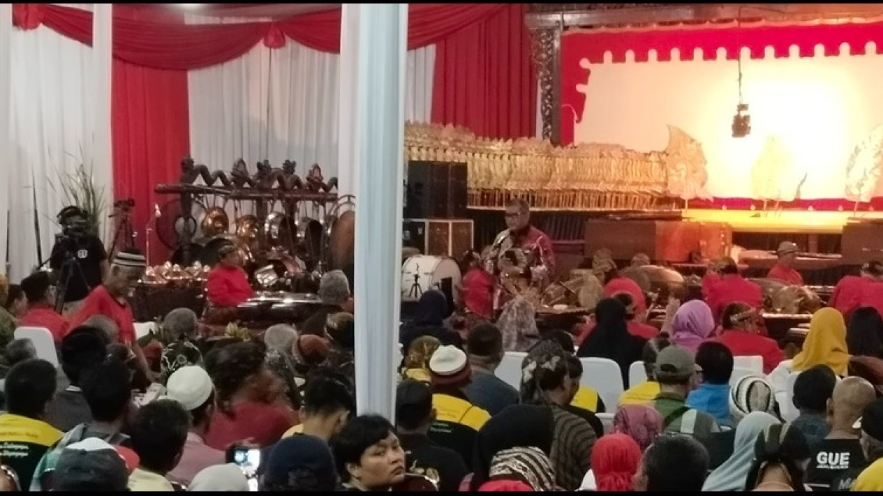 Peringati Bulan Soekarno, PDIP Gelar Wayangan Lakon Pandu Swargo di Masjid At-Taufiq
            - galeri foto